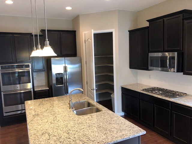 Building Photo - 2067 Vineyard Dr