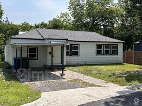 Building Photo - 560 Loraine Cir