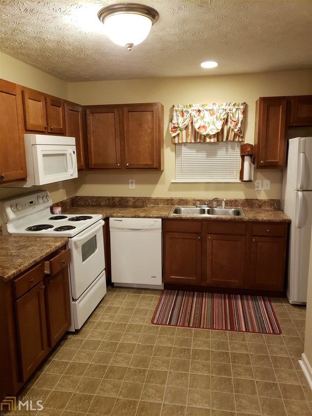 Primary Photo - 136 Atha St