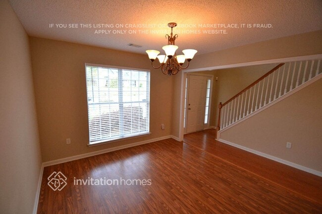 Foto del edificio - 5767 Village Loop