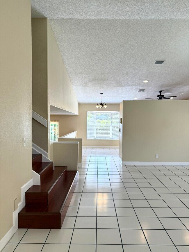 Building Photo - 18292 Clear Brook Cir