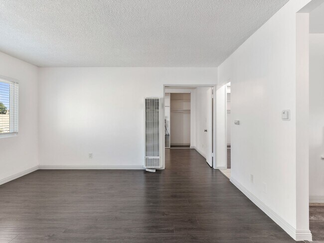 Foto del edificio - 1335 Stanley Ave