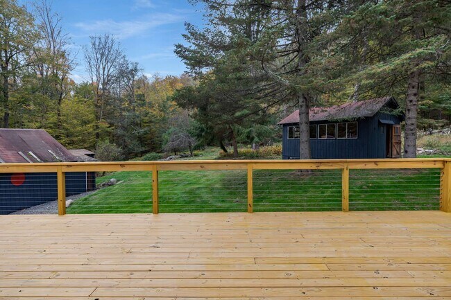 Foto del edificio - 13 Brenner Rd