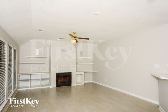 Foto del edificio - 1012 Windymeadow Ln