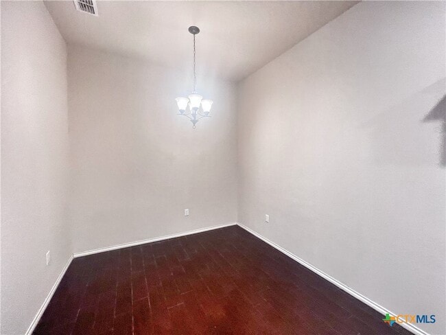 Foto del edificio - 569 Creekside Cir