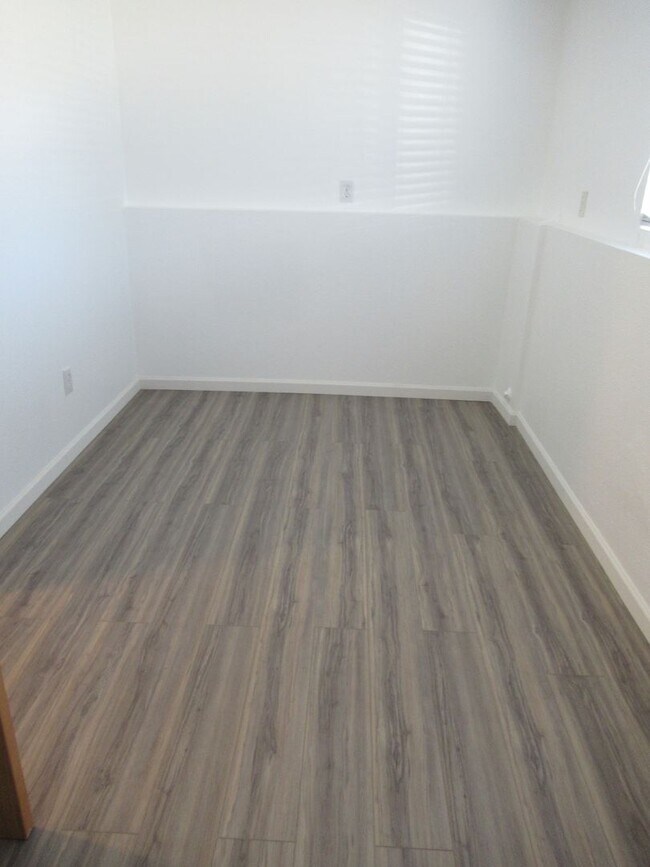 Building Photo - Duplex in CDA