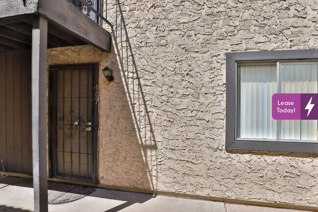 Foto del edificio - 700 W University Dr