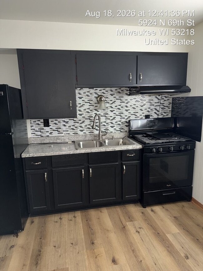 Building Photo - 5922-5924-5924 N 69th St
