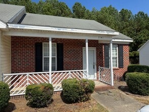 Building Photo - 1141 Deerchase Dr