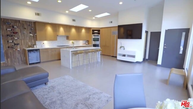 Building Photo - 2929 Passmore Dr
