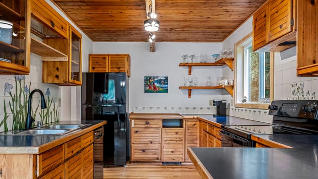 Building Photo - 33749 Wolf Trail Ln