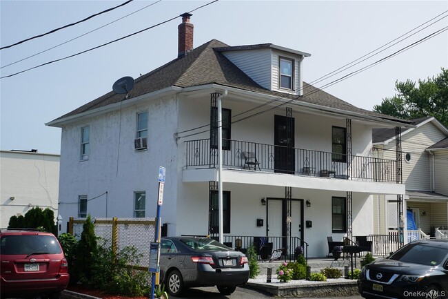 Building Photo - 70 Dobbs Ferry Rd
