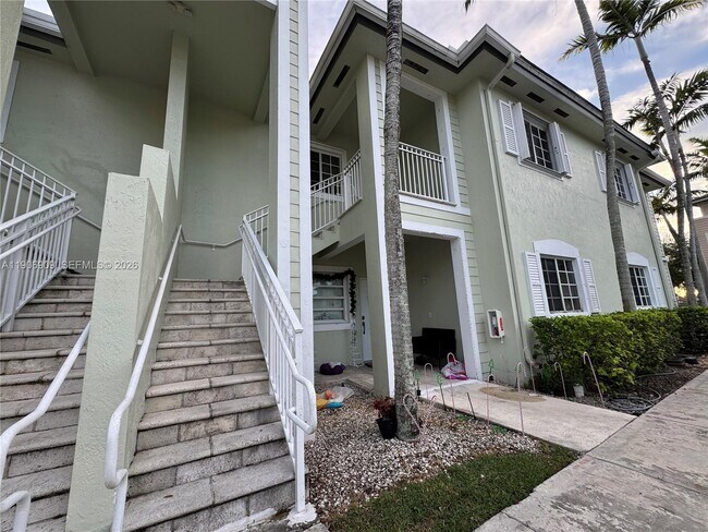 Foto del edificio - 2590 NE 3rd Dr