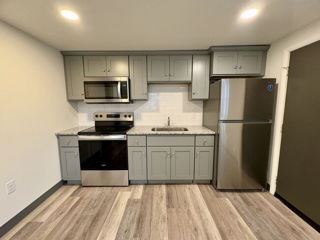 Building Photo - 202 S Lawrence St