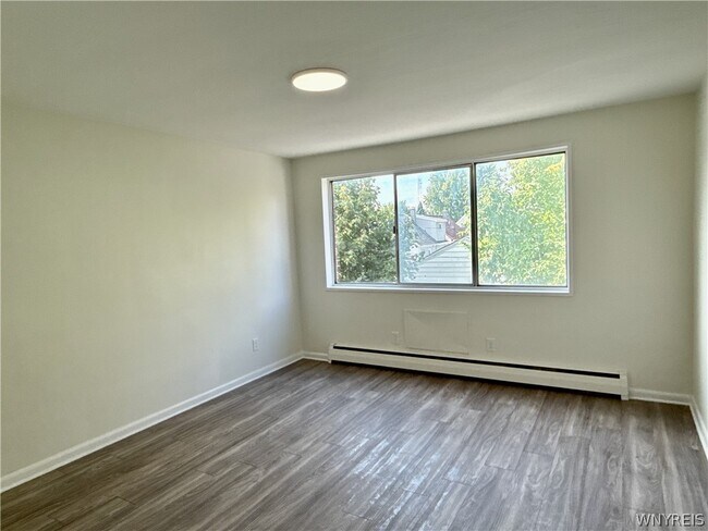 Foto del edificio - 130 Sanders Rd