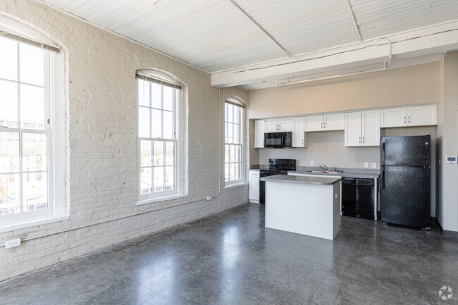 1BR, 1BA - 650SF - Wheelhouse Lofts