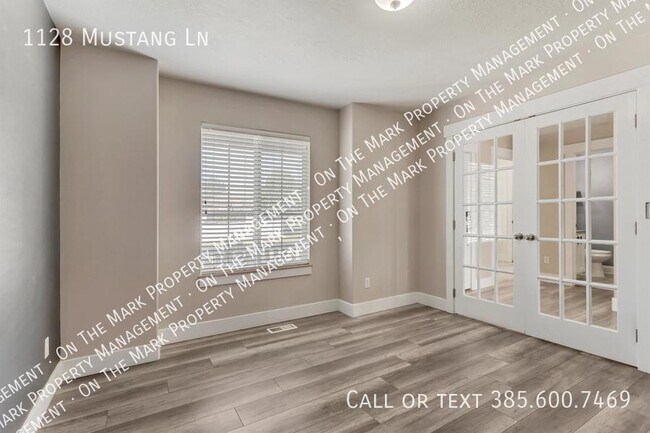 Building Photo - 1128 Mustang Ln