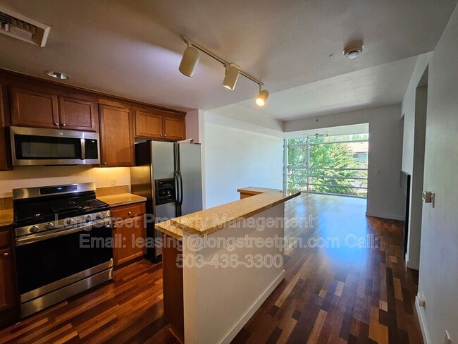 Building Photo - 910 SE 42nd Ave