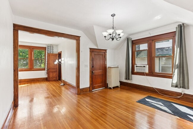 Building Photo - 1253 Ashland Ave