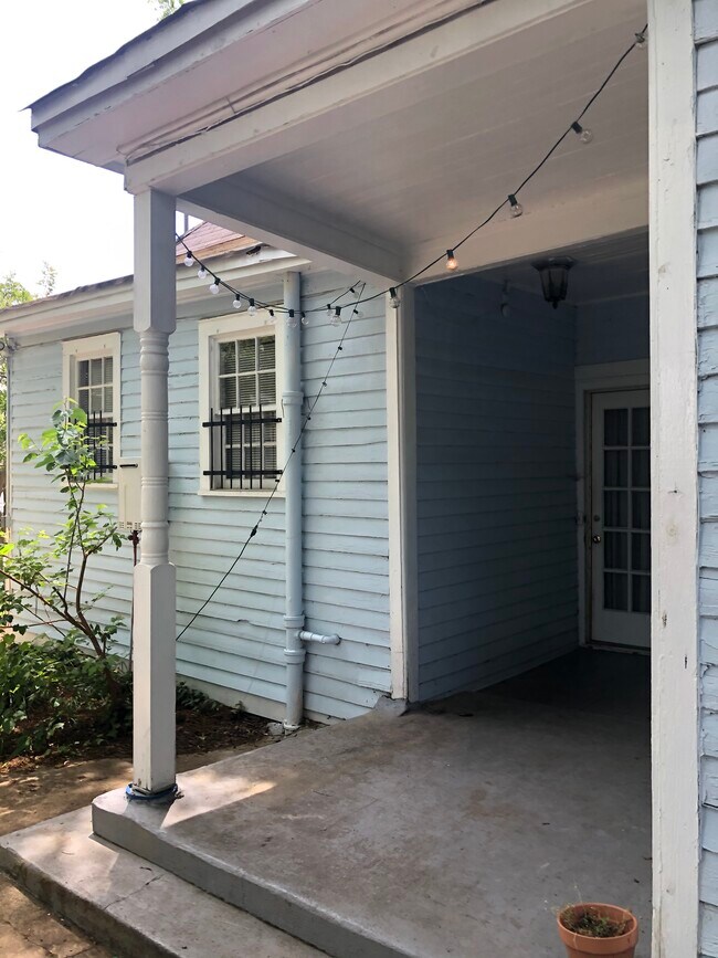 Entry / Porch - 2511 Napier Ave