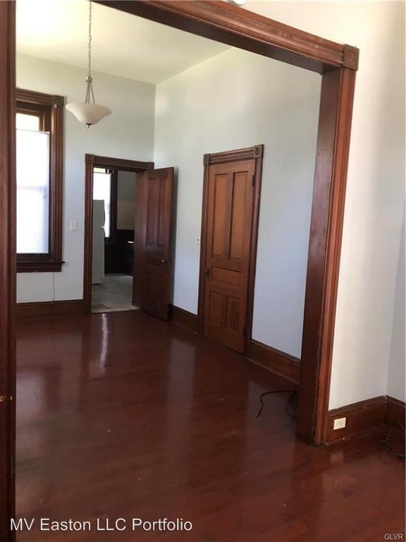 Building Photo - 5 br, 1 bath House - 134 S. 8th St
