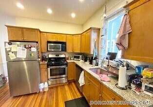 Building Photo - 14 Edison Green