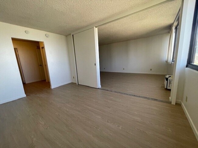 Building Photo - Kukui Plaza - 1 Bedroom, 1 Bathroom, 1 Par...