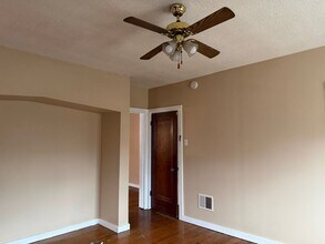 Building Photo - 5918 Arendes Dr