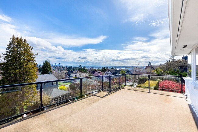 Building Photo - REDUCED AND $750 OFF!!!! Enjoy the Beauty ...
