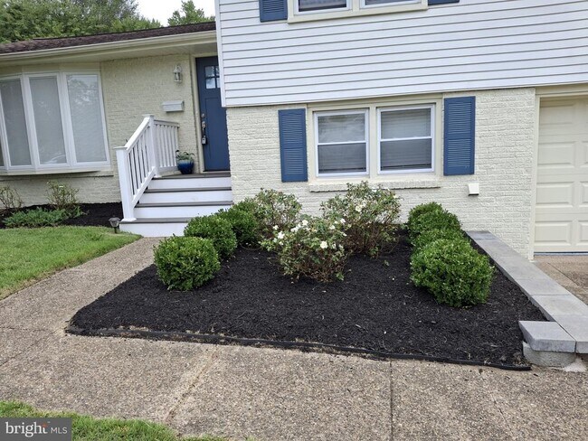 Foto del edificio - 113 Hendrickson Ave