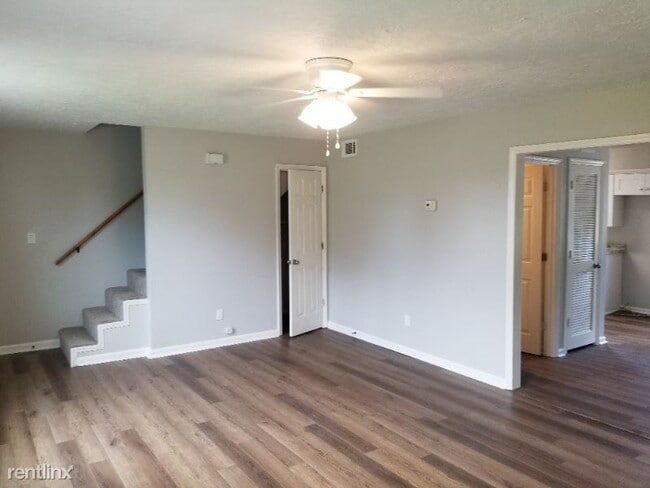 Building Photo - 3 br, 1.5 bath Townhome - 1445 Toshiba Dr