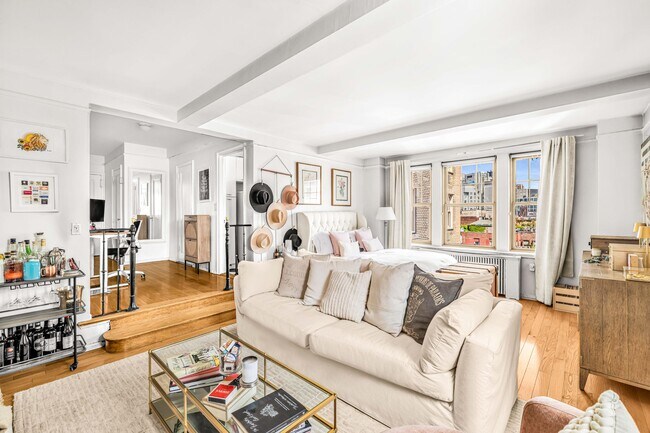 Foto del edificio - 299 W 12th St