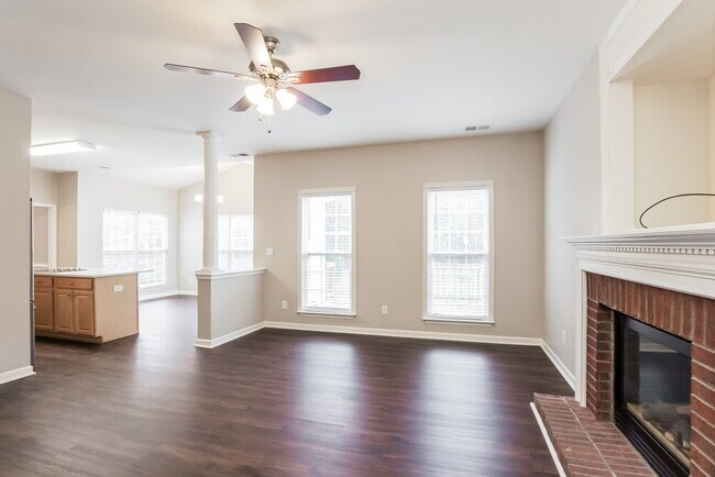 Foto del edificio - 3435 Fairfax Woods Dr