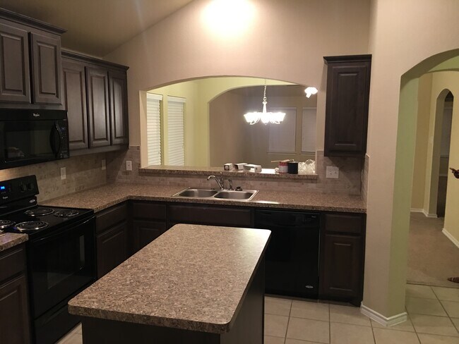 Foto del edificio - 2808 Adams Fall Ln