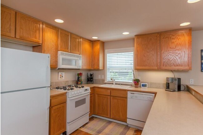 Foto del edificio - Fremont Townhome in Great Location!