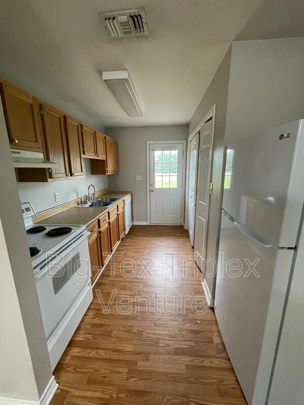 274 N Pecan St, Nash, TX 75569 Condo for Rent in Nash, TX