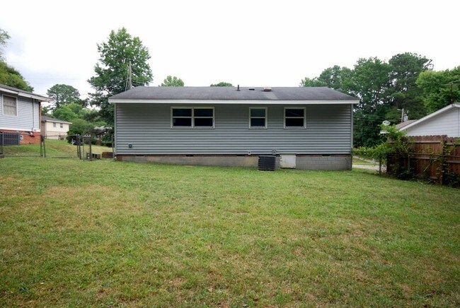 Building Photo - 206 Plaza Dr