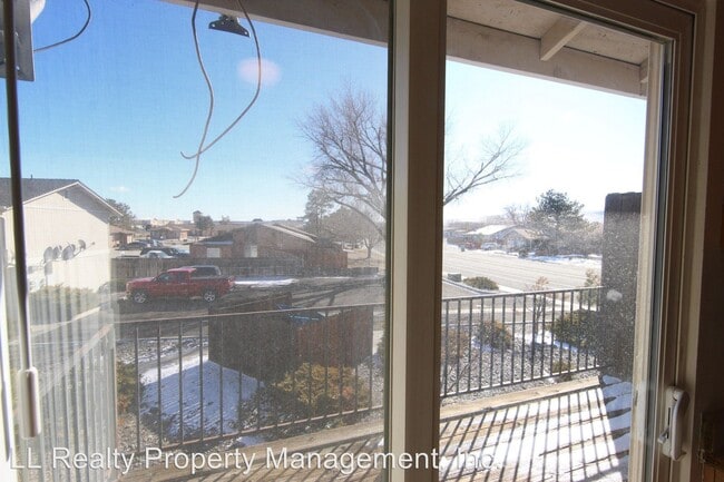Building Photo - 1270 W Newlands Dr