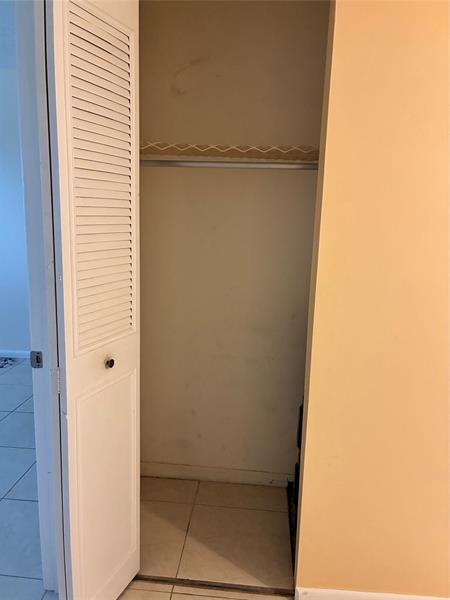 Building Photo - 257 S Cypress Rd