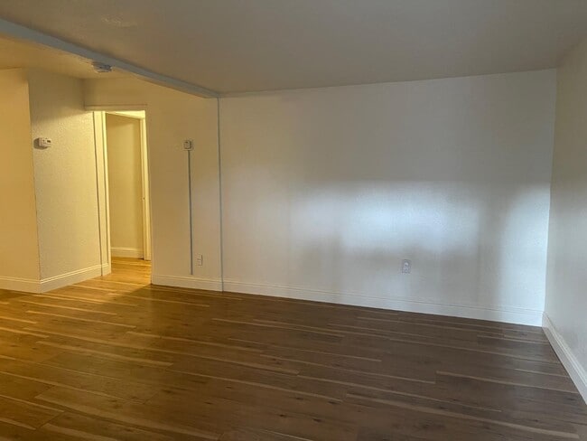 Building Photo - 321 W Minarets Ave