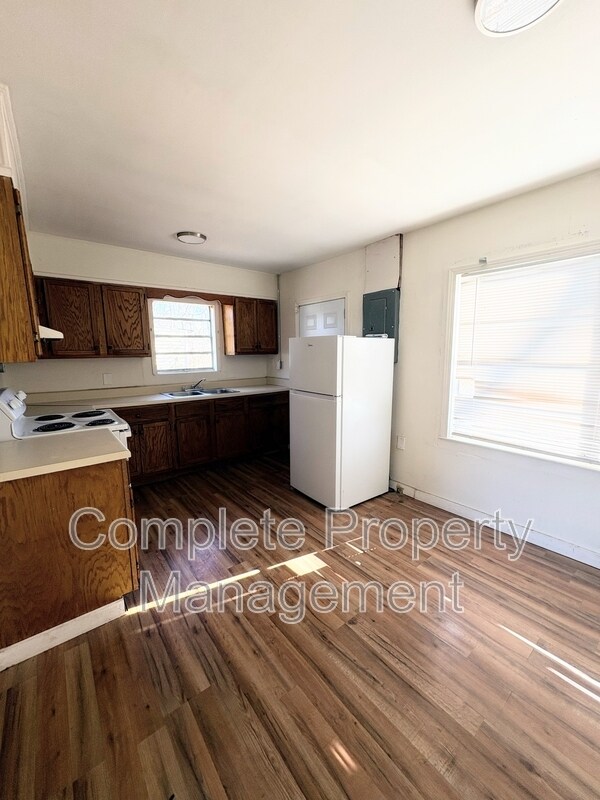 Building Photo - 1933 St Charles Ct SW