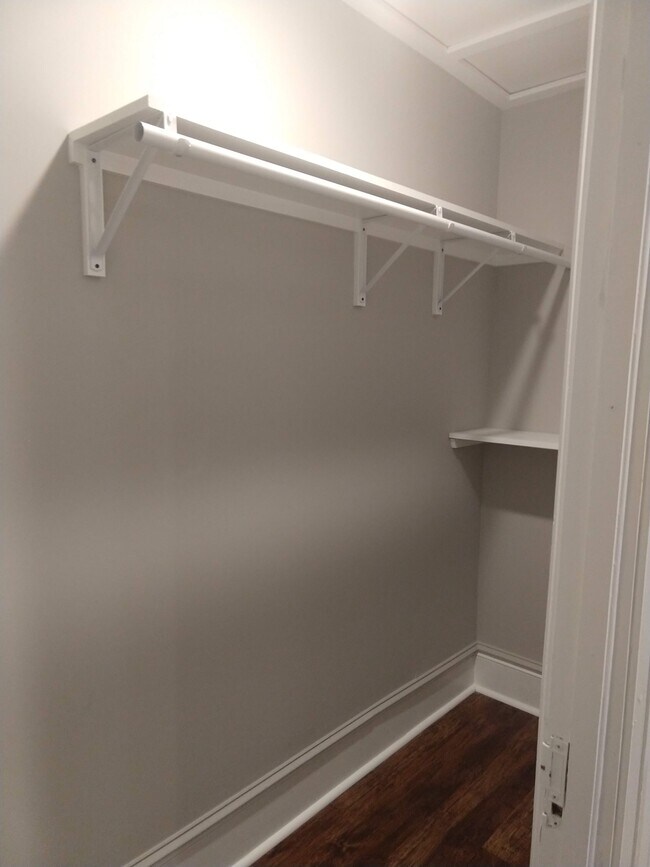 Closet - 60 Bridge St