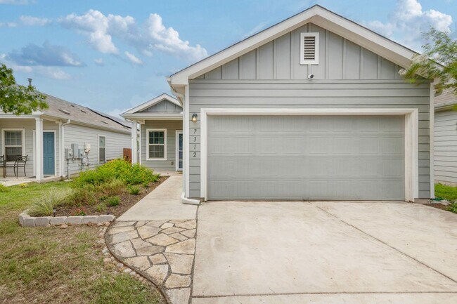 Foto del edificio - 7312 Tonka Ln