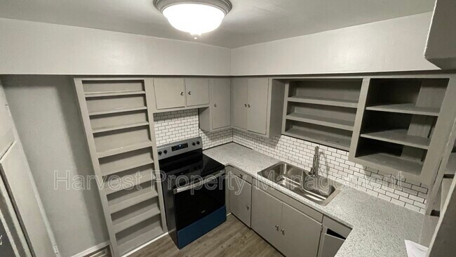 Foto del edificio - 712 Litchfield N