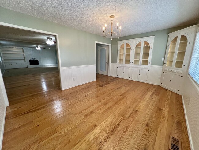 Foto del edificio - 3 Bedroom Home in Greenwood!