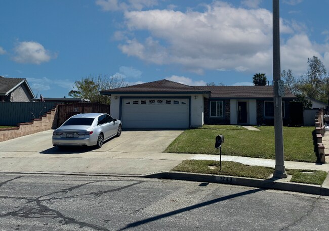 Foto del edificio - 1749 S Granite Ave