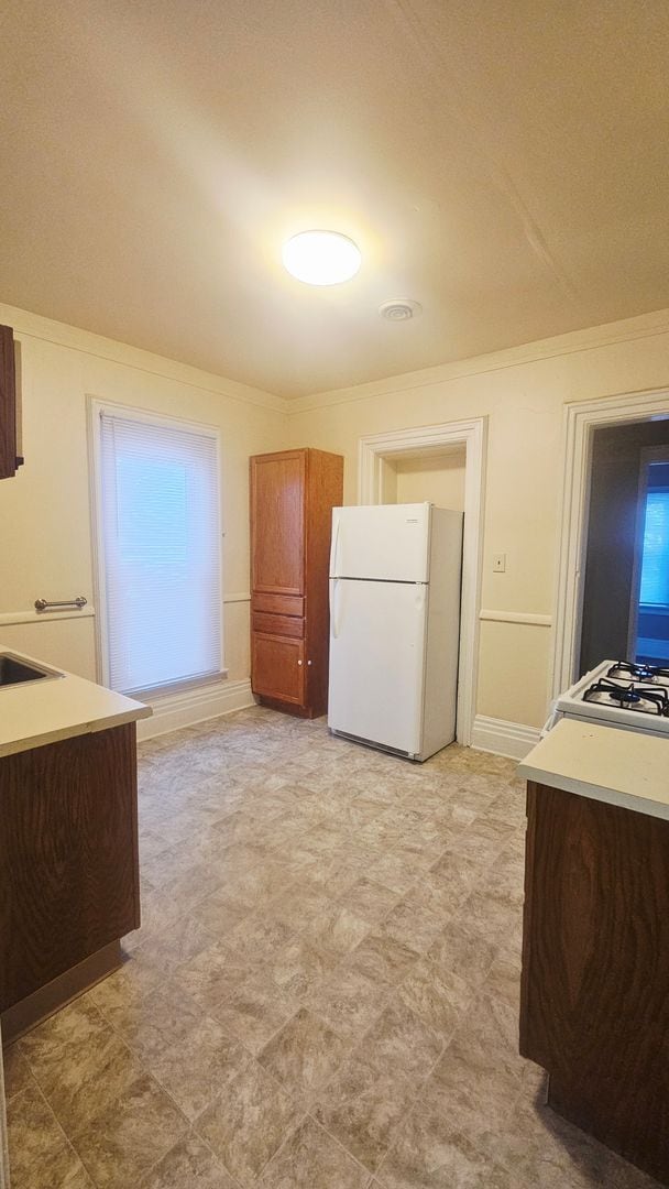 Building Photo - 457 W 5th St