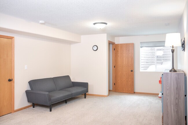 Downstairs family room or 3rd bedroom - 139 War Admiral Ln