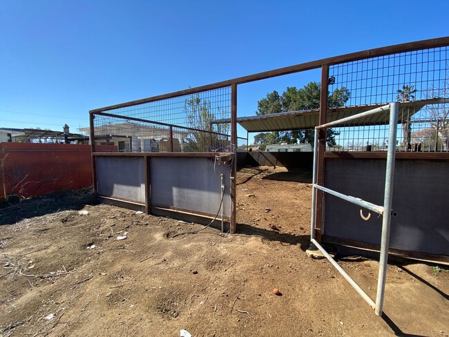 Building Photo - Horse Property for Lease Jurupa Valley