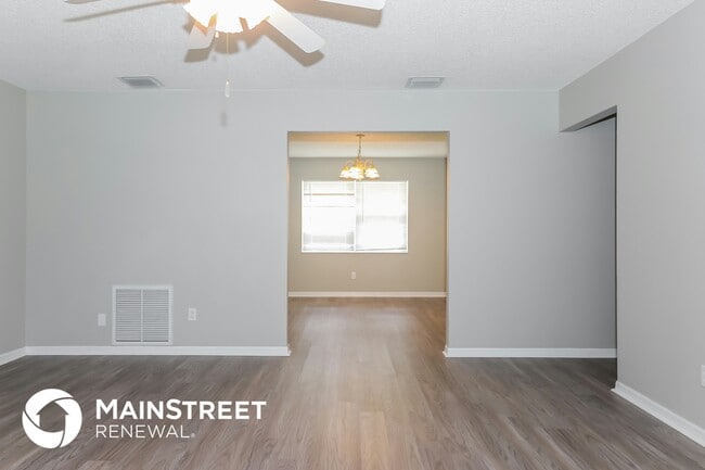 Building Photo - 159 NW Avens St